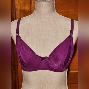 Vintage fuschia bra